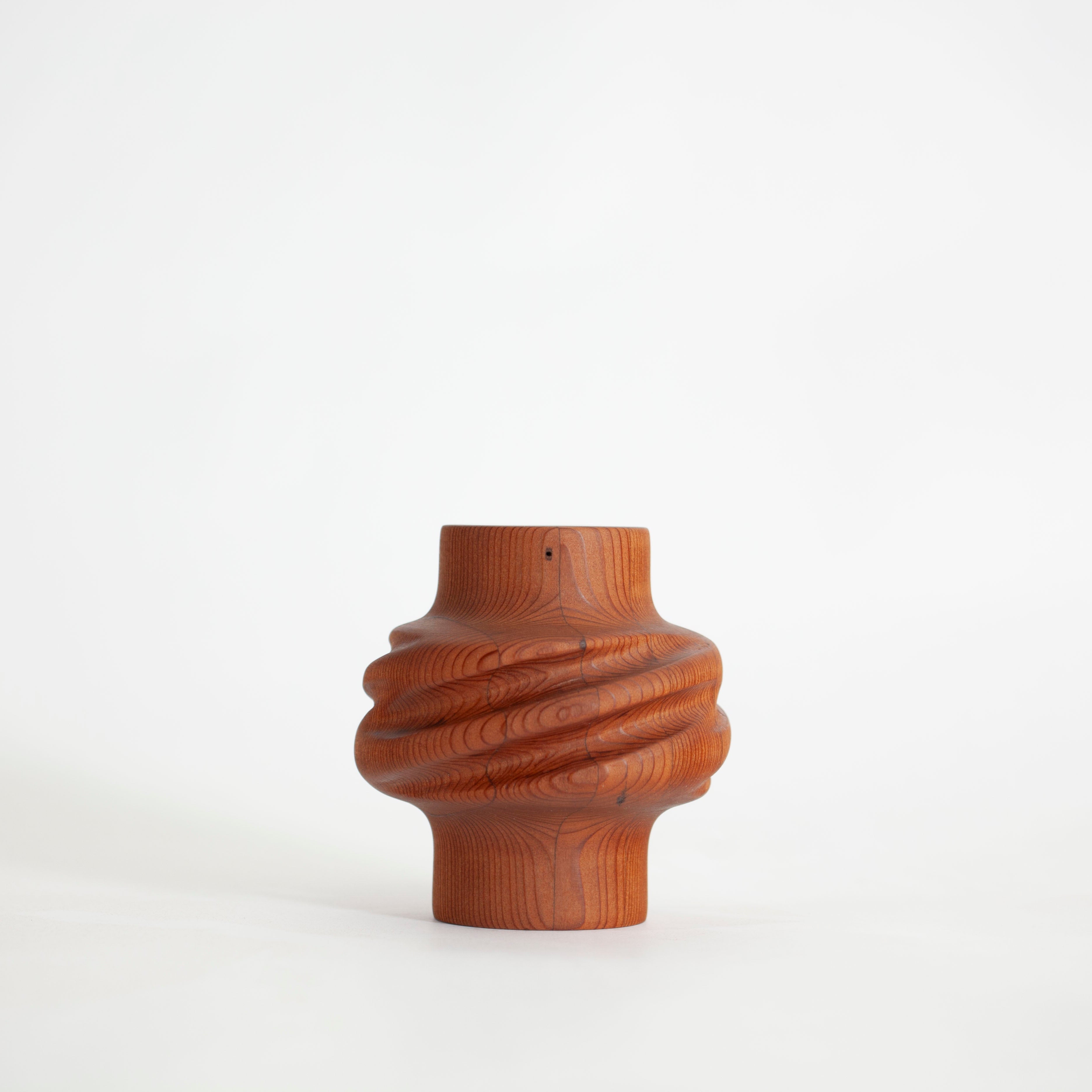 Redwood Svitok Vase 2