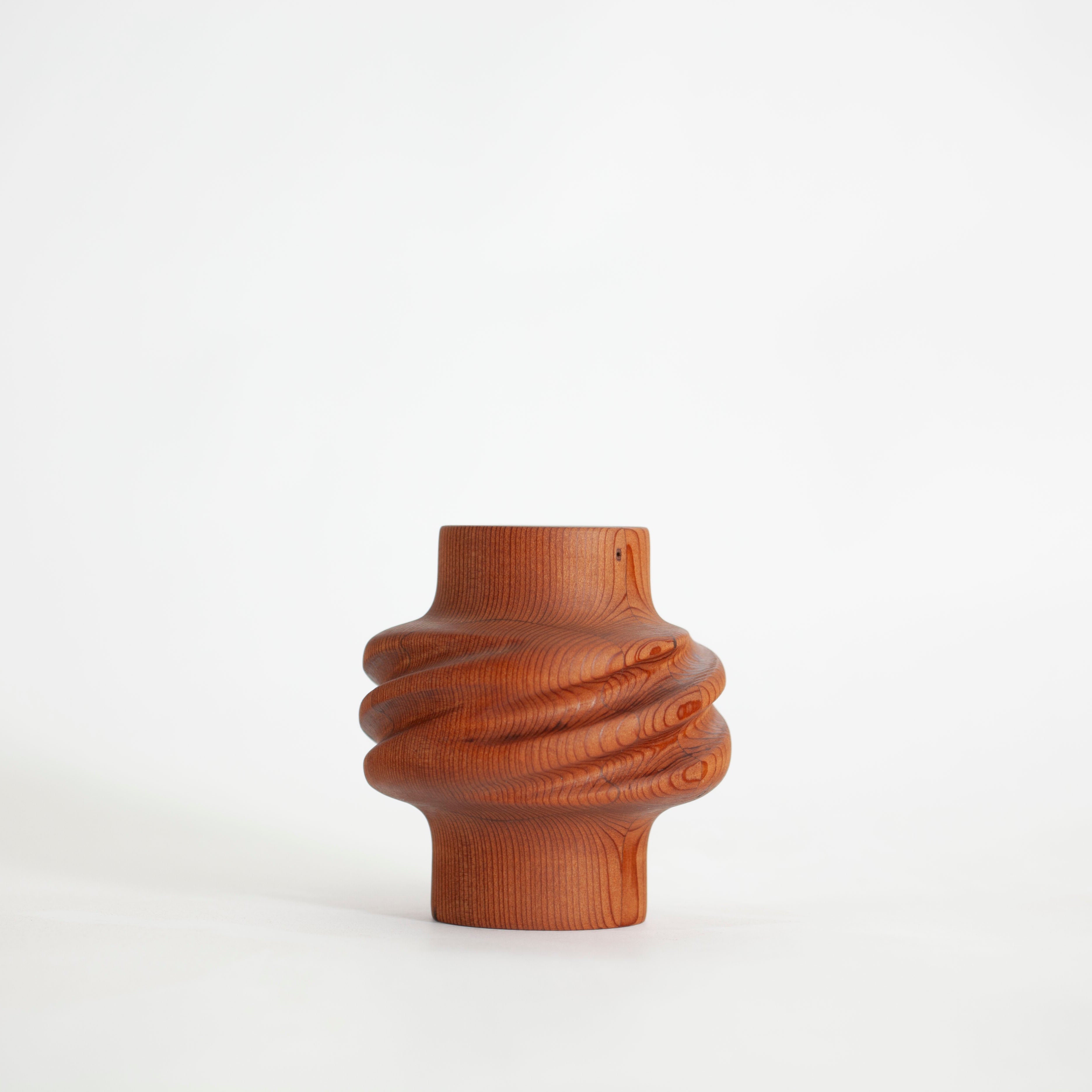 Redwood Svitok Vase 2