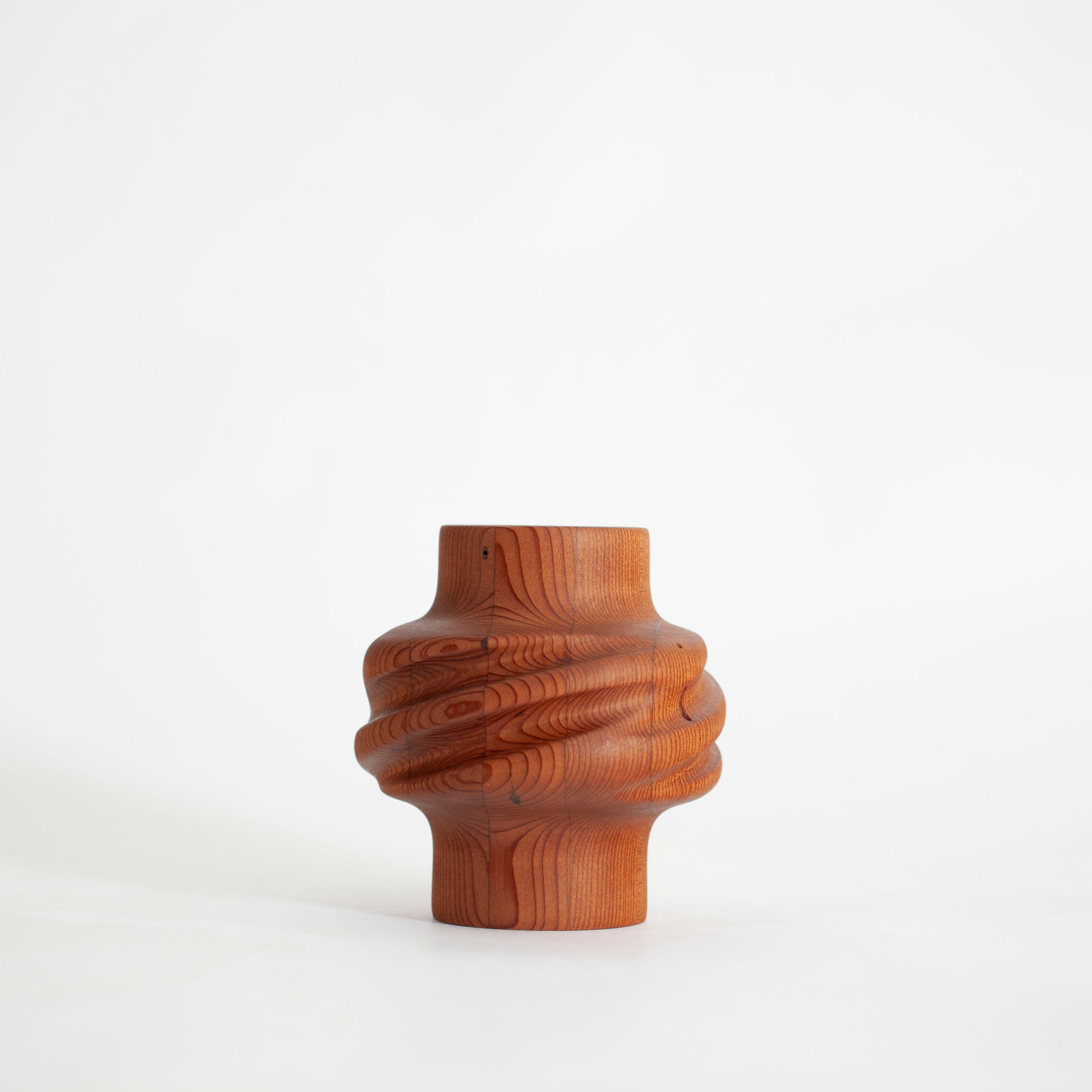 Redwood Svitok Vase 2