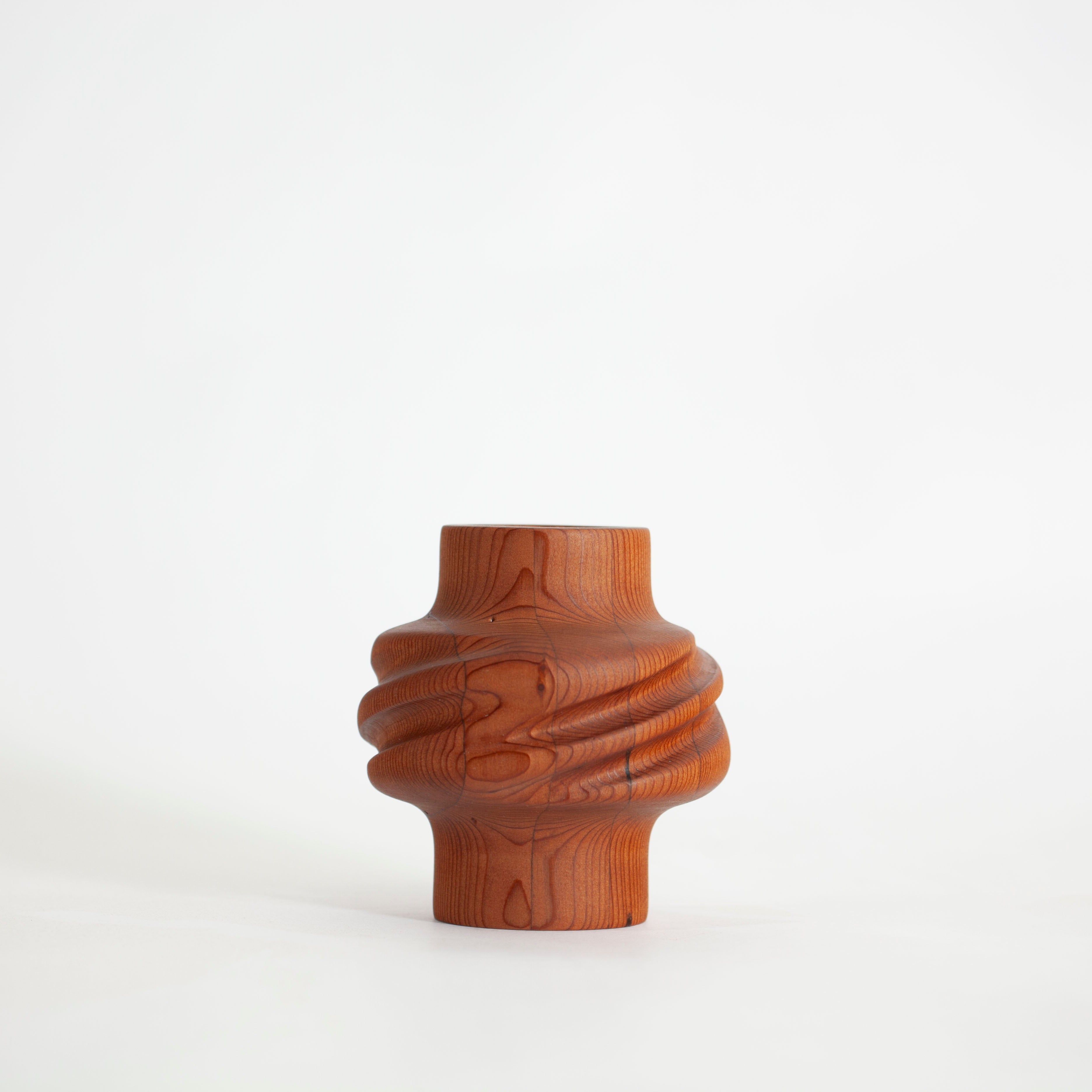 Redwood Svitok Vase 2