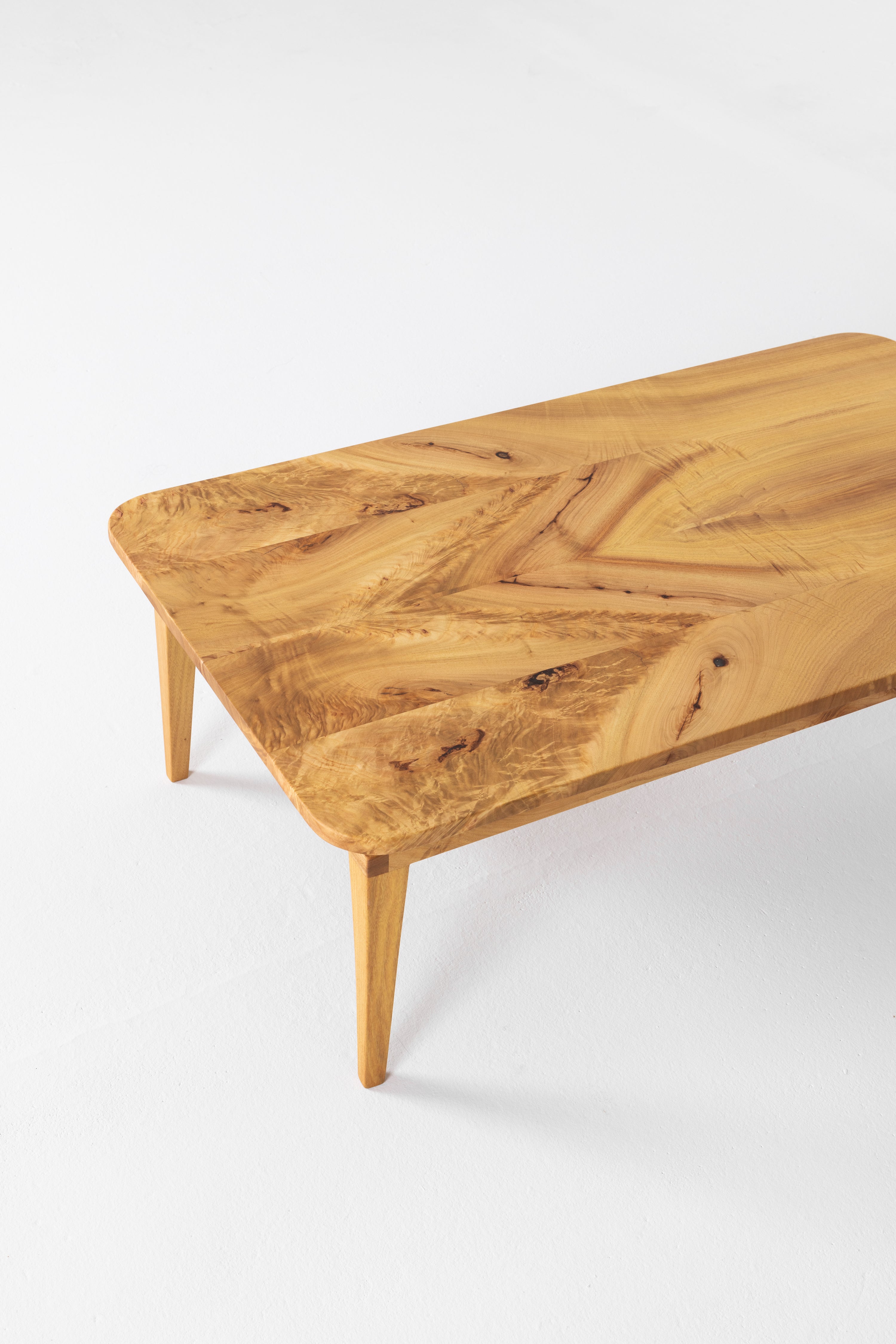 Visaeti Coffee Table